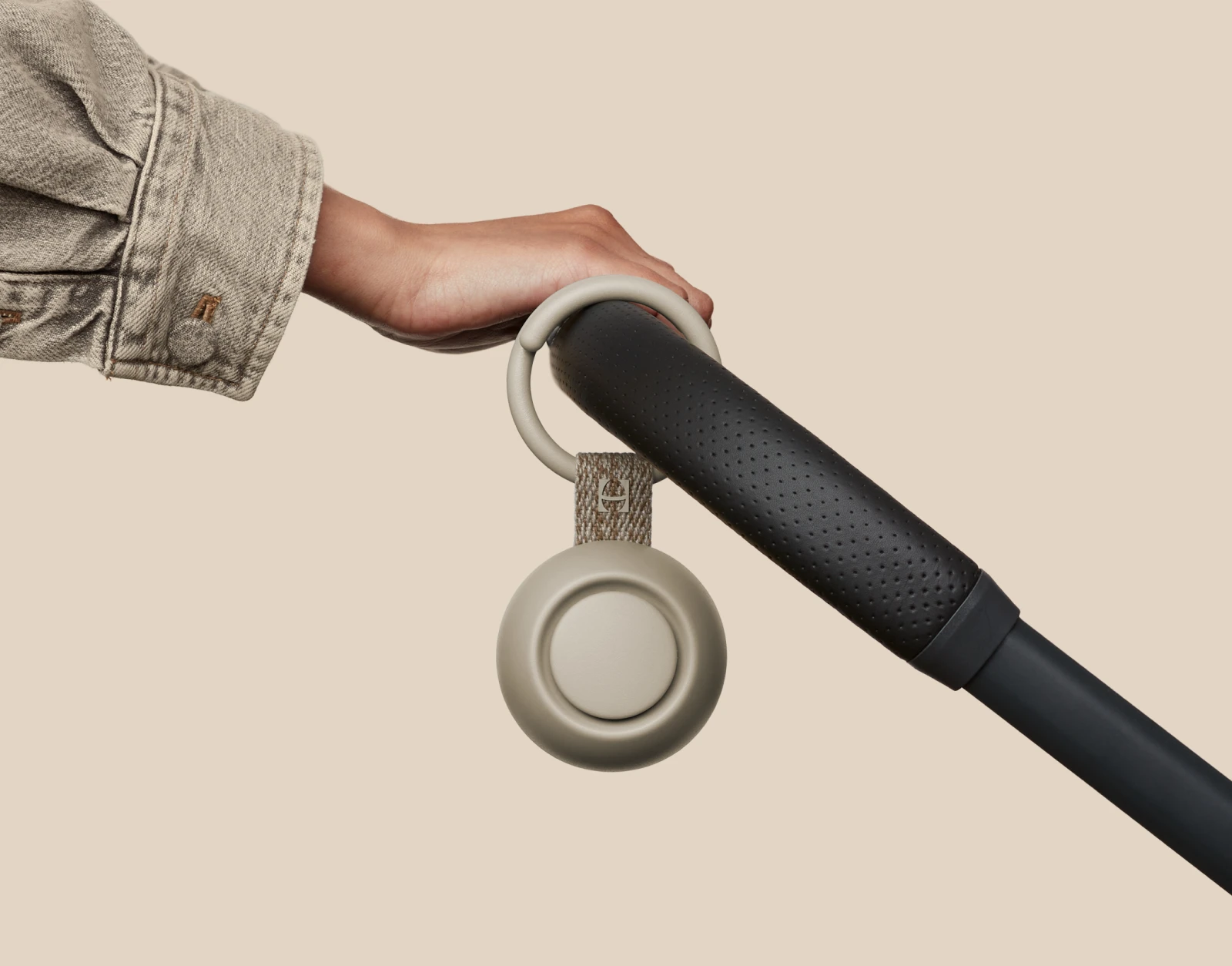 Hatch Go Greige clipped on a stroller