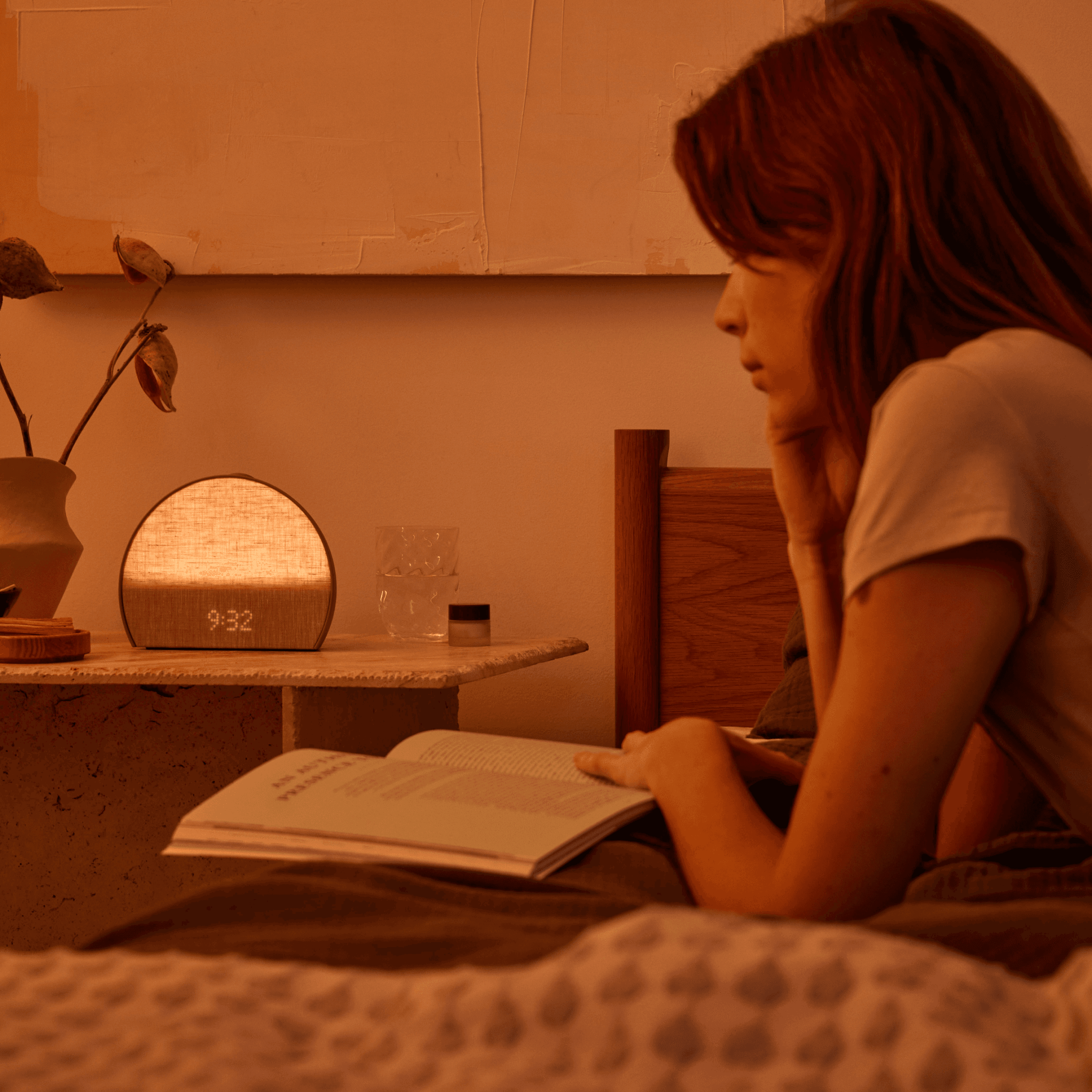 Sleep Better, Scroll Less: How a Phone-Free Bedtime Routine Supports Your Circadian Rhythm